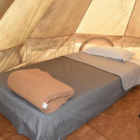 Отель Camping Oliana Экстерьер фото