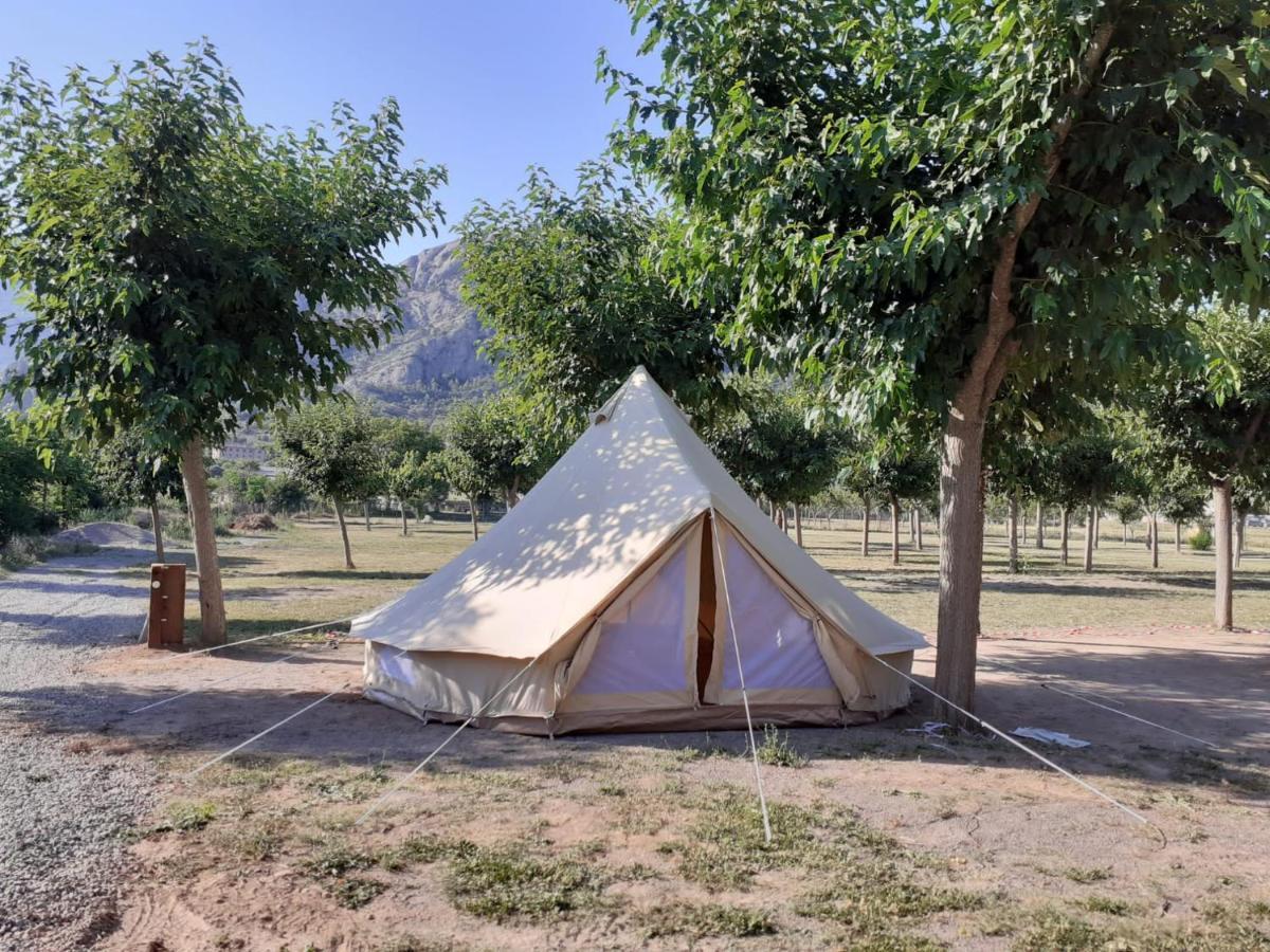 Camping Oliana Экстерьер фото