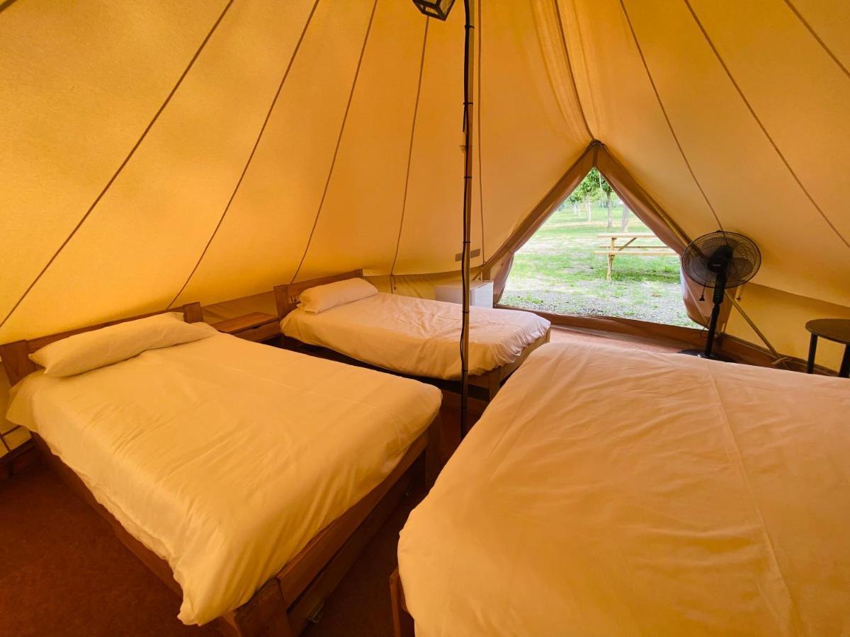 Camping Oliana Экстерьер фото