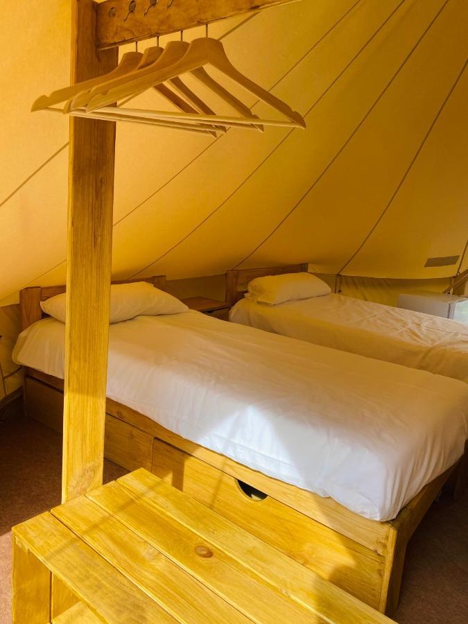 Camping Oliana Экстерьер фото