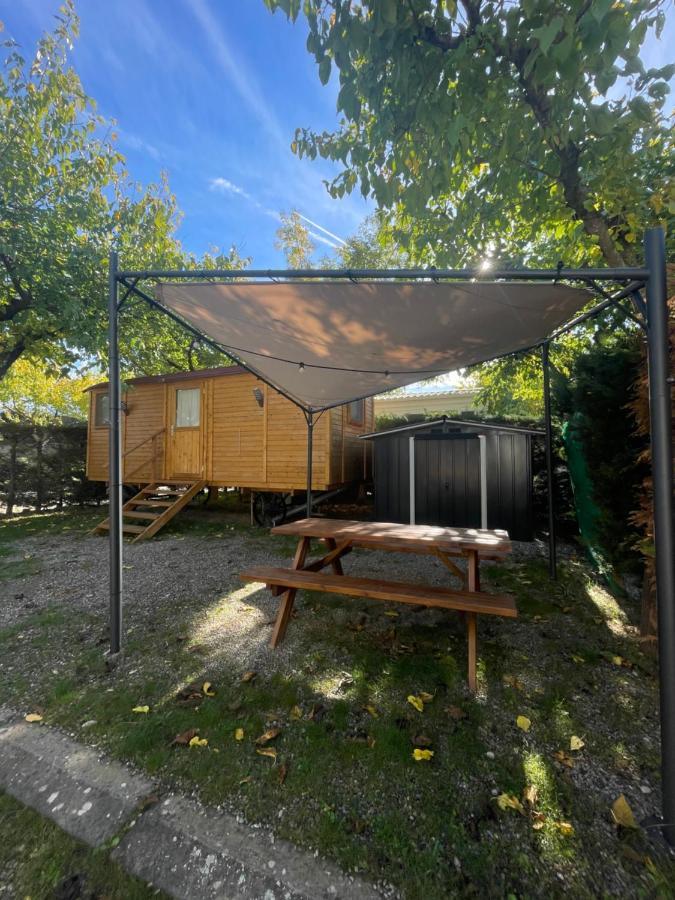 Camping Oliana Экстерьер фото