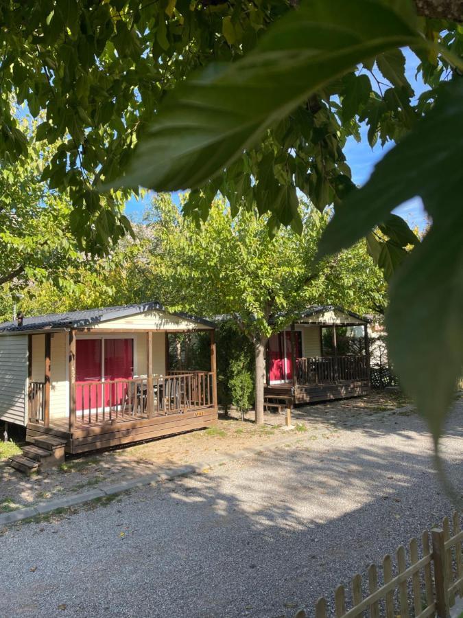 Camping Oliana Экстерьер фото
