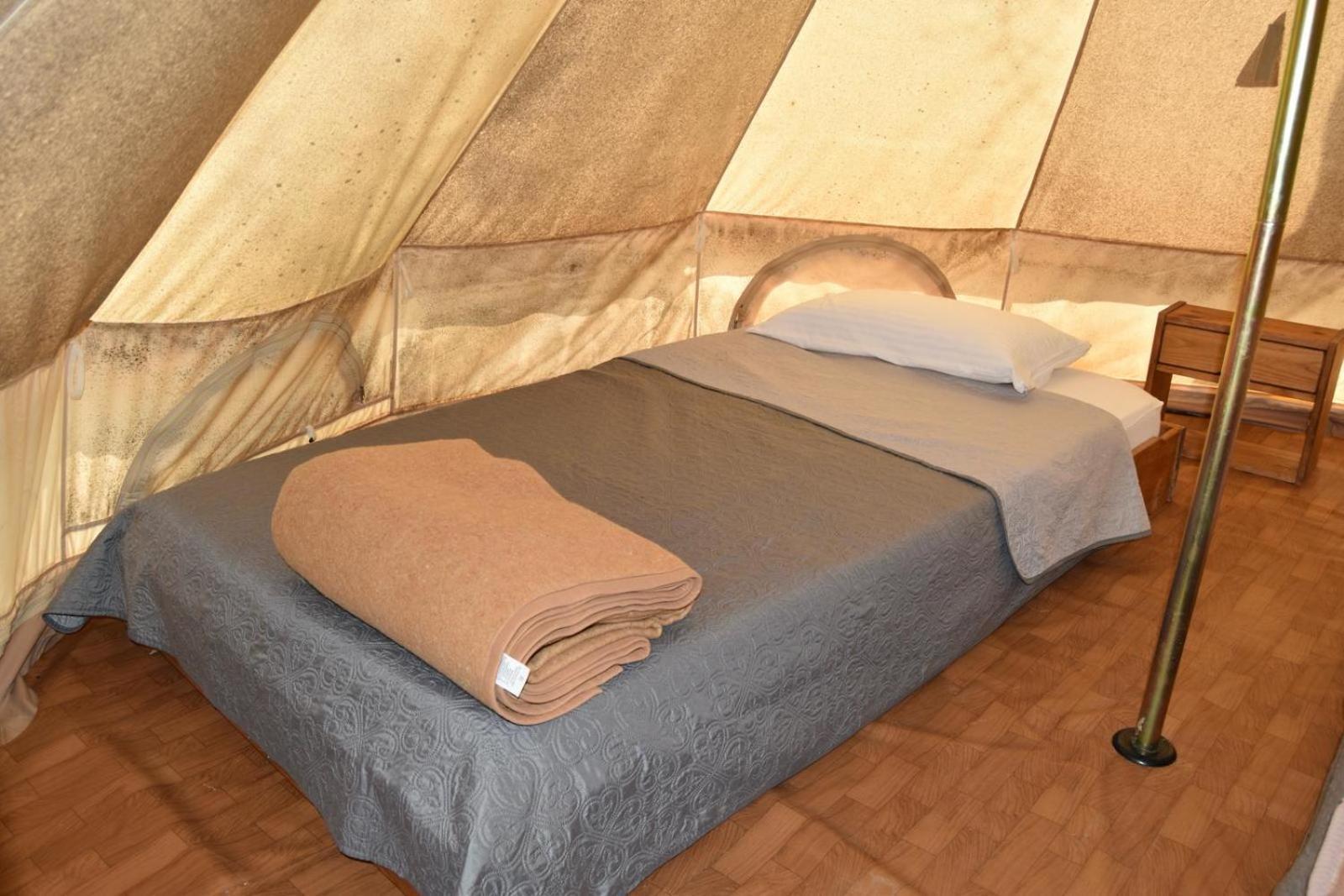 Camping Oliana Экстерьер фото