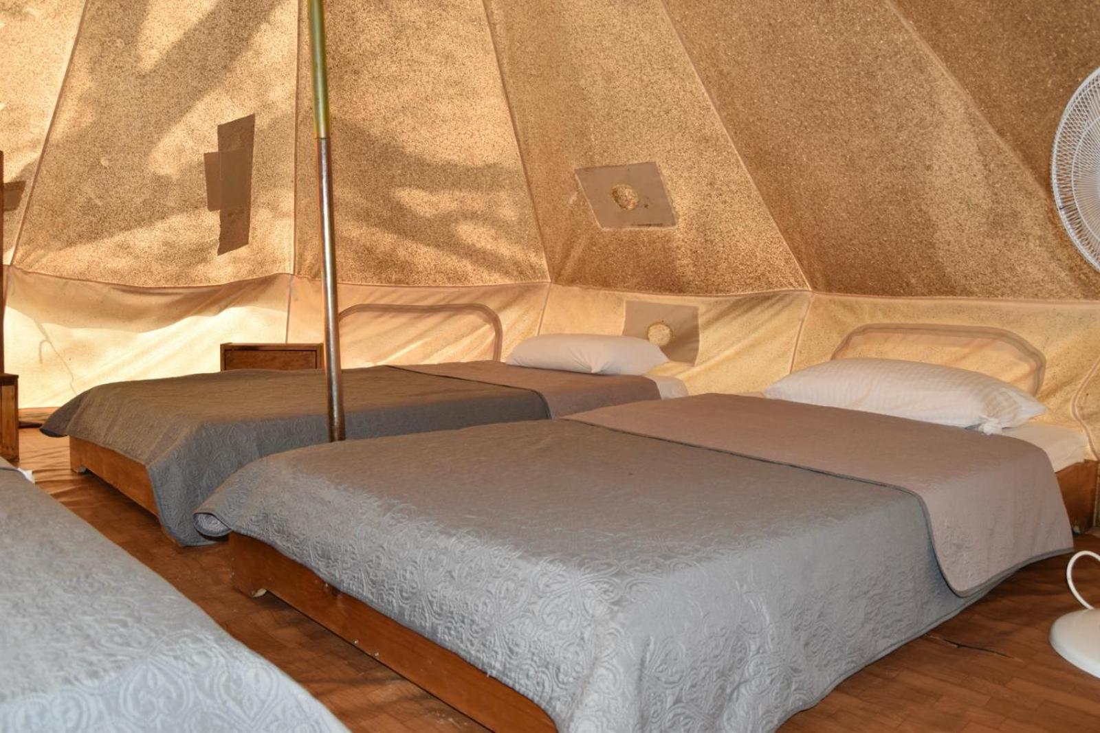 Camping Oliana Экстерьер фото