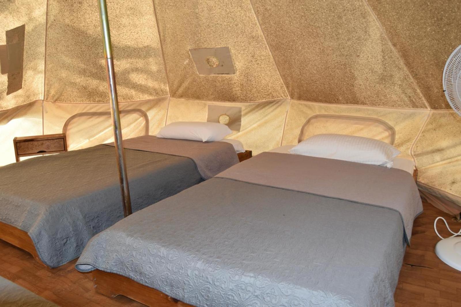 Camping Oliana Экстерьер фото