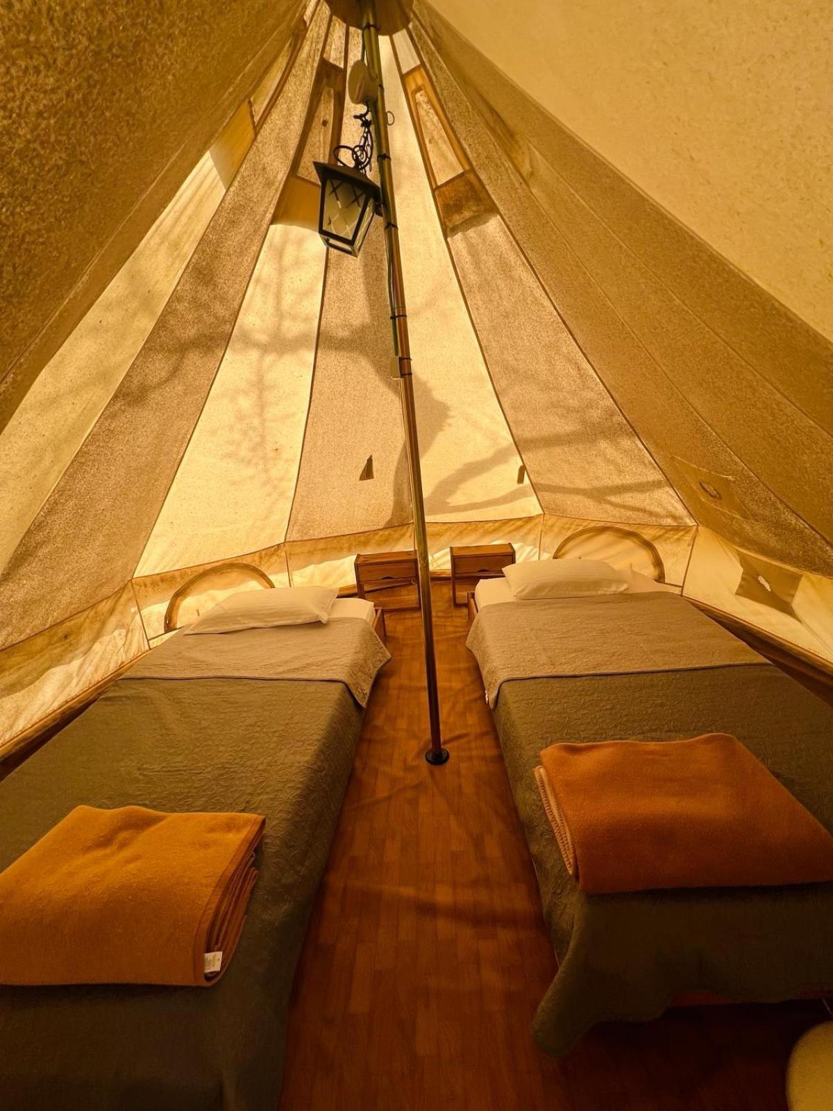 Camping Oliana Экстерьер фото