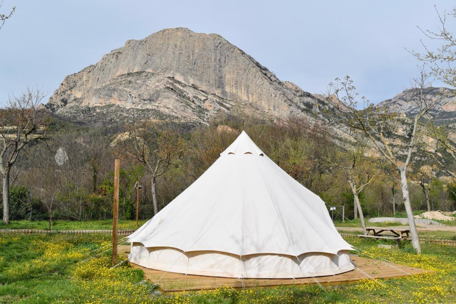 Camping Oliana Экстерьер фото