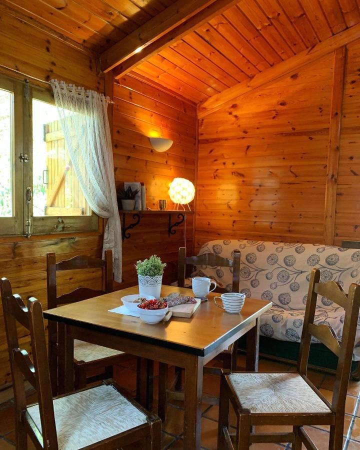 Отель Camping Oliana Экстерьер фото